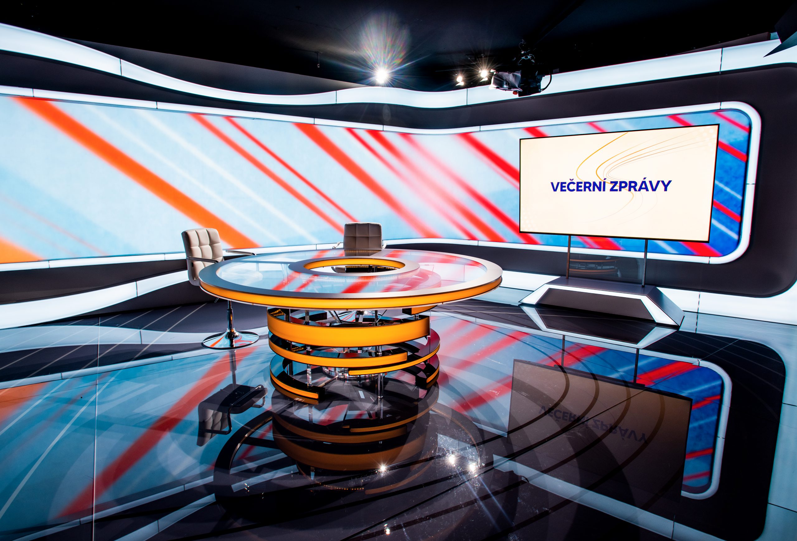 Televize Seznam má nové zpravodajské studio i grafickou a hudební výbavu Večerních zpráv