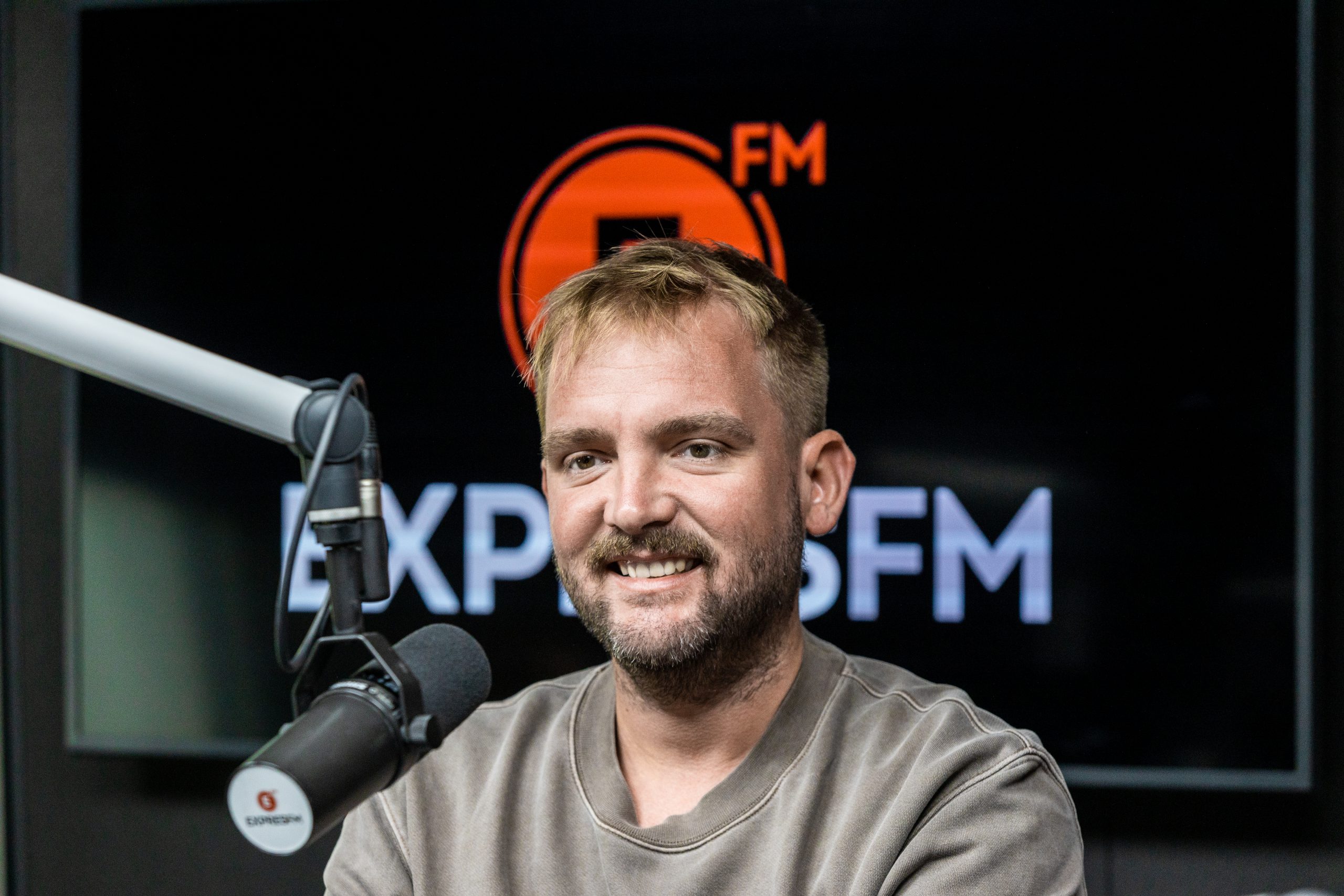 Libor Bouček se vrací do českého éteru! Moderovat bude každý všední den od 10:00 na rádiu Expres FM 